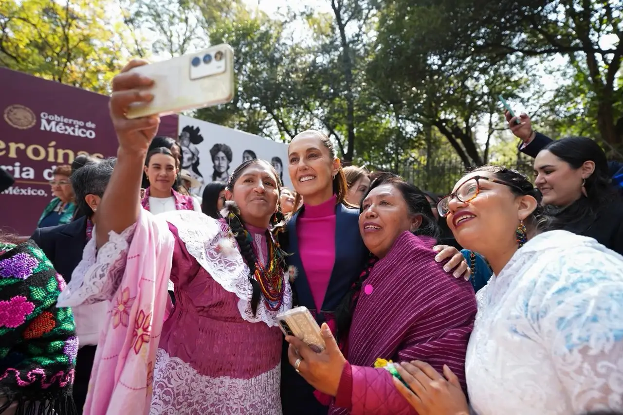 Sheinbaum reivindica a mujeres indígenas con monumentos en Ciudad de México