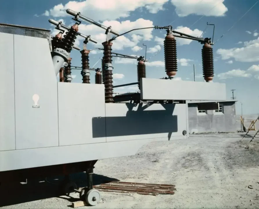 Trump quiere que los gigantes tecnológicos paguen por las centrales eléctricas ante el aumento de los costos de la electricidad