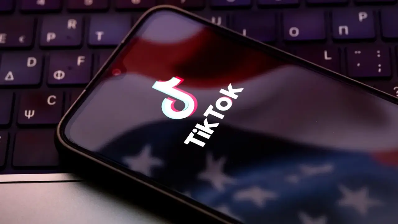 El competidor de TikTok, UpScrolled, sube en la App Store en medio de acusaciones de que suprime videos contra ICE