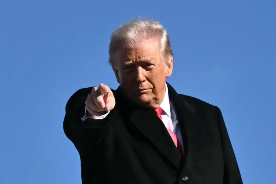 Trump dice a manifestantes iraníes que ‘la ayuda está en camino’ y cancela reuniones con funcionarios del país