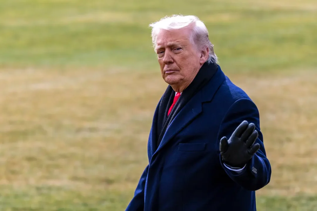 Trump está demasiado ocupado para ser acusado, pero con mucho tiempo para demandar