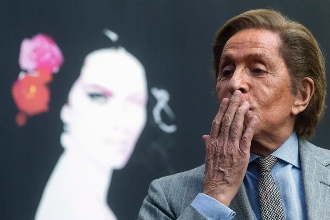 ¿Quién fue Valentino Garavani, el gran diseñador de moda italiano, que murió a los 93 años?