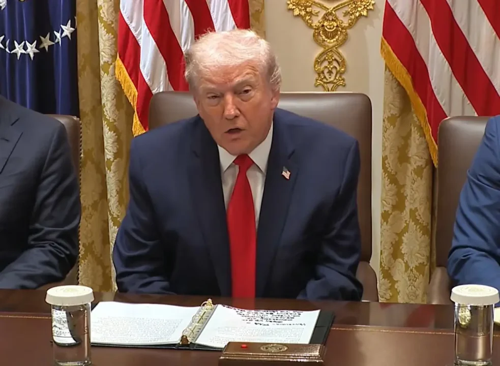Trump afirma que están ‘cerca’ de acuerdo con demócratas para evitar cierre de gobierno