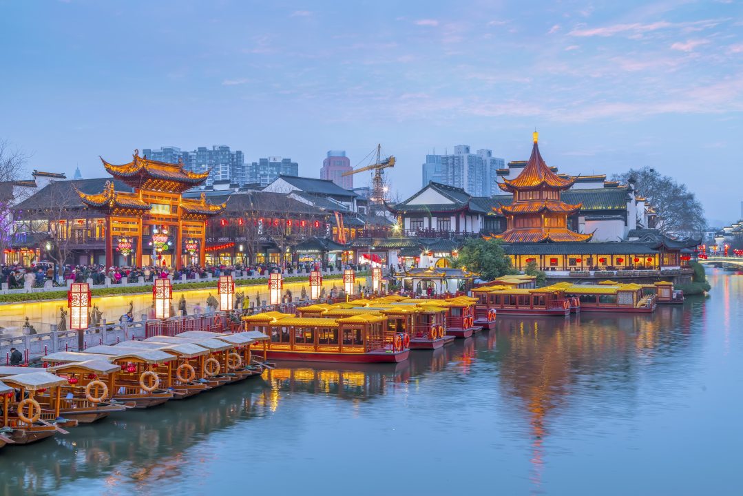 China mantiene discreción en Davos para atraer capital occidental