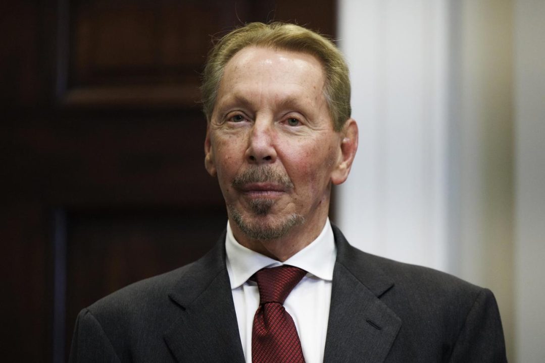 Multimillonario Larry Ellison suma el algoritmo de TikTok a su imperio mediático