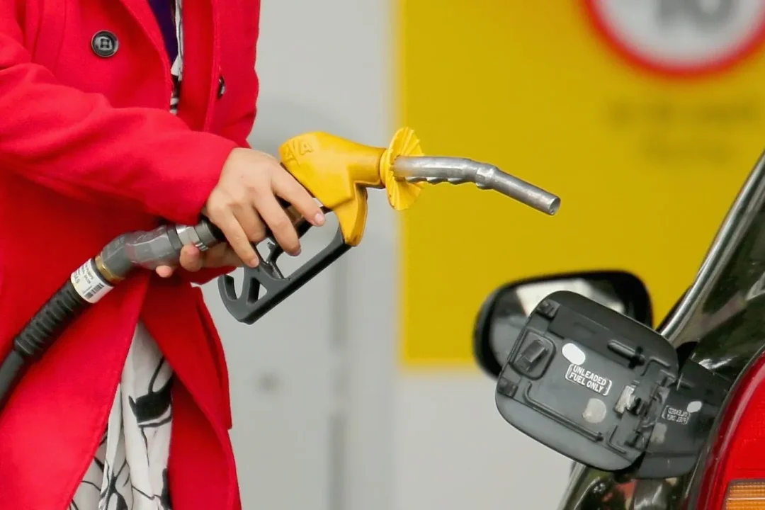Caída de Maduro probablemente no reducirá los precios de la gasolina, dicen expertos, mientras Trump busca el petróleo venezolano