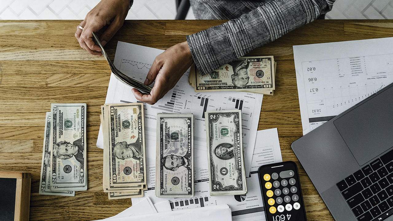 Guía Forbes para ahorrar e invertir en 2026