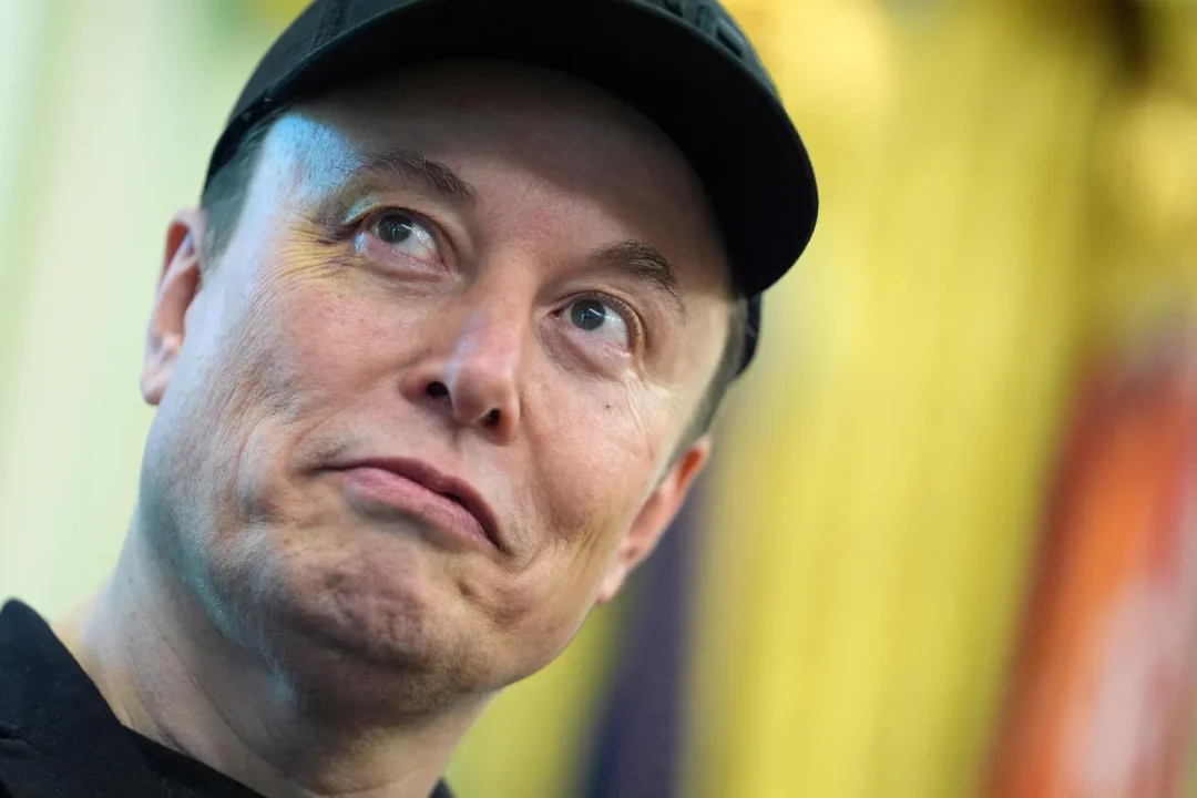 Musk aparentemente reconoce haber tenido un bebé con Ashley St. Clair
