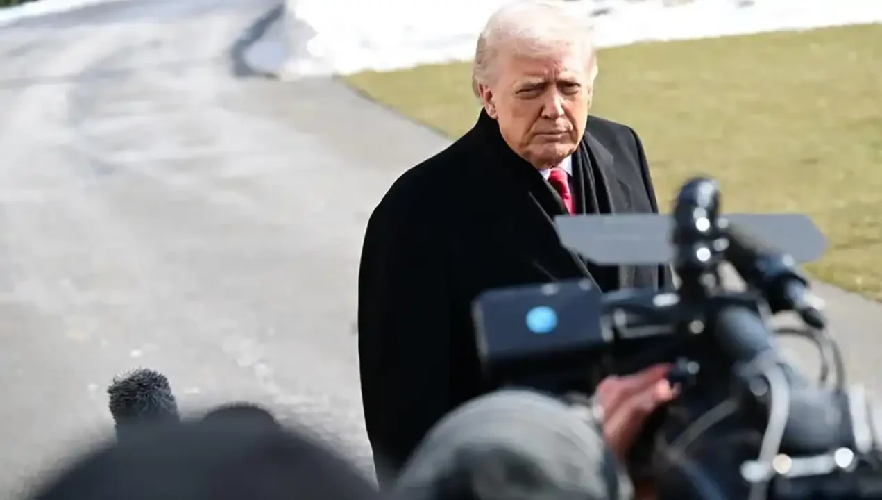 Trump dice que secretaria de Seguridad Nacional, Noem, no renunciará mientras crecen las dudas sobre el futuro de la jefa del DHS