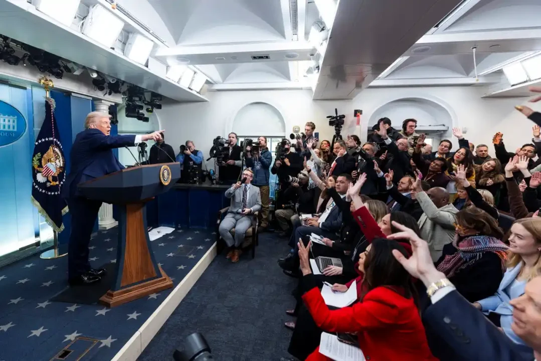 Trump presume logros en economía e inmigración