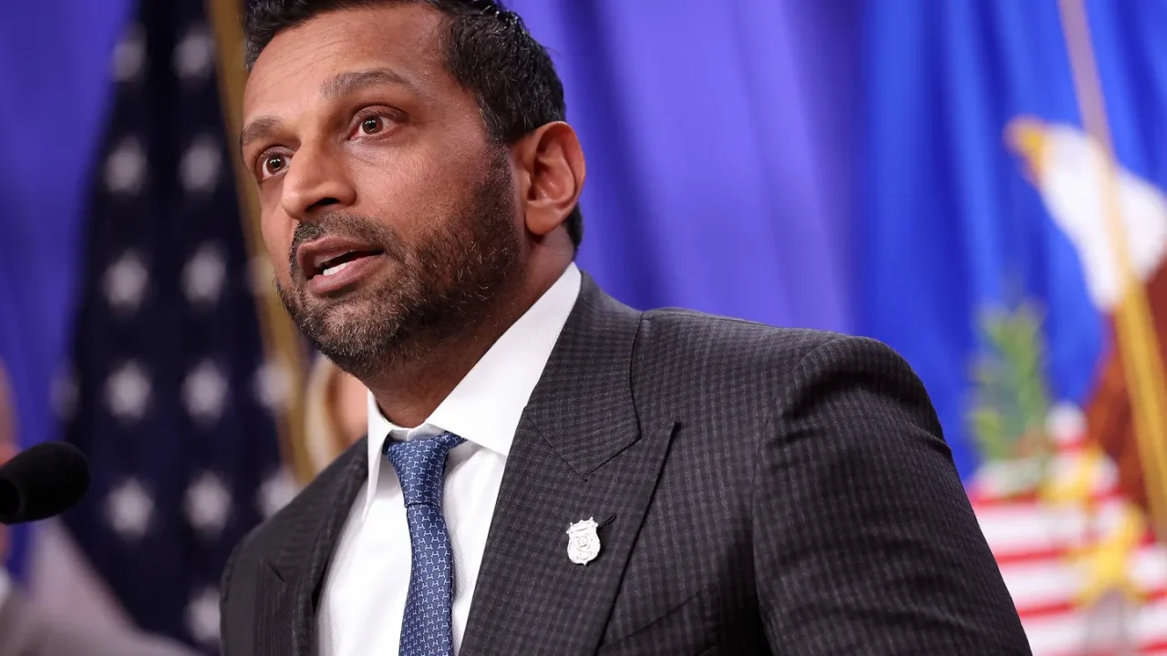 Kash Patel despide a 10 empleados del FBI implicados en la investigación sobre documentos clasificados de Trump