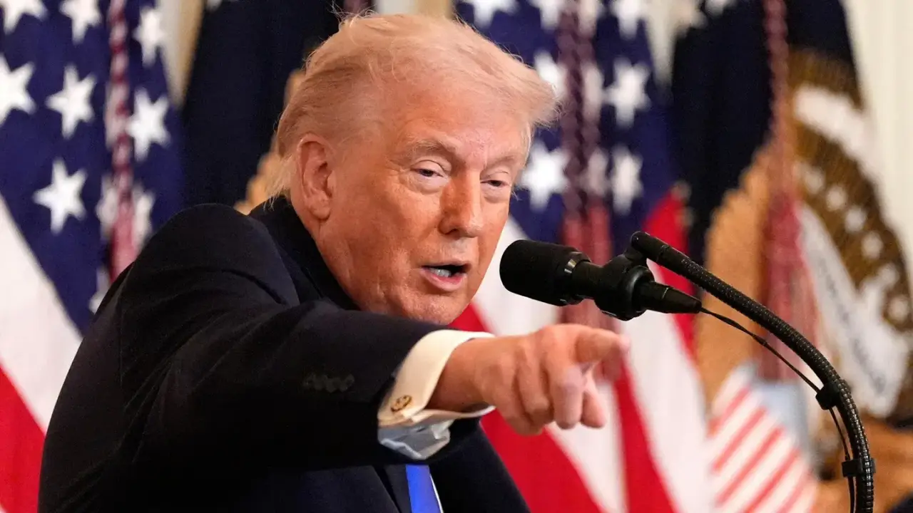 El Dow Jones, el S&P 500 y el Nasdaq caen ante la agitación de los mercados por el aumento de aranceles de Trump