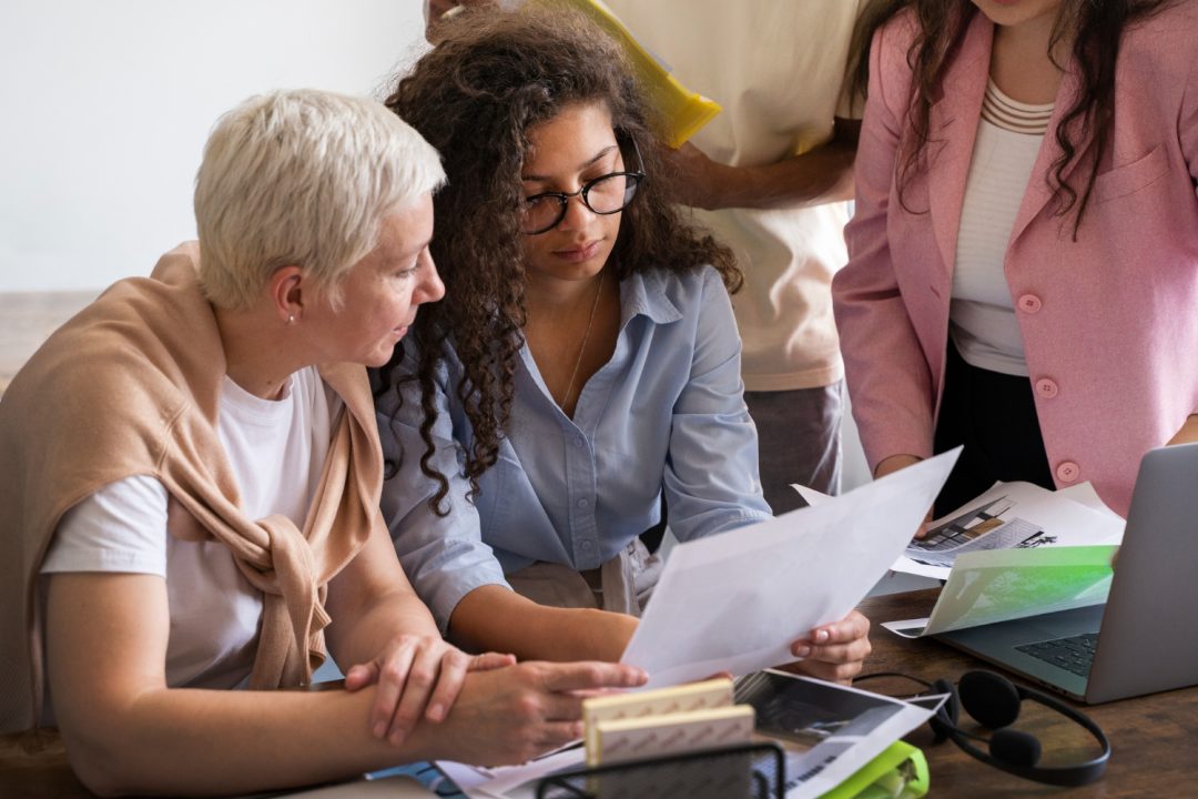Participación económica de mujeres en México crece ligeramente en 20 años
