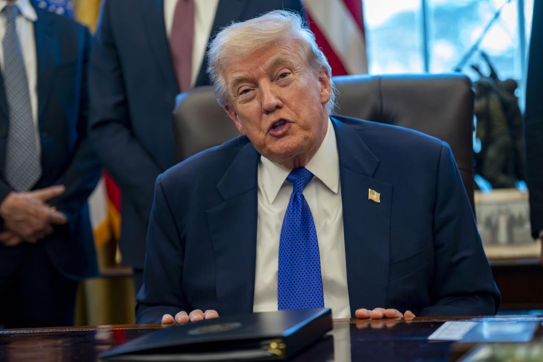 Trump refuerza el control sobre 50,000 trabajadores federales con reforma