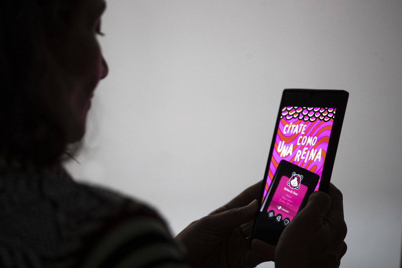 Unas 8.6 millones de personas en México buscan pareja en apps, con riesgo de estafas