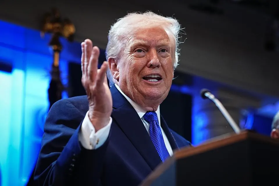 Trump evade tema de reembolsos tras prometerlos en tribunales