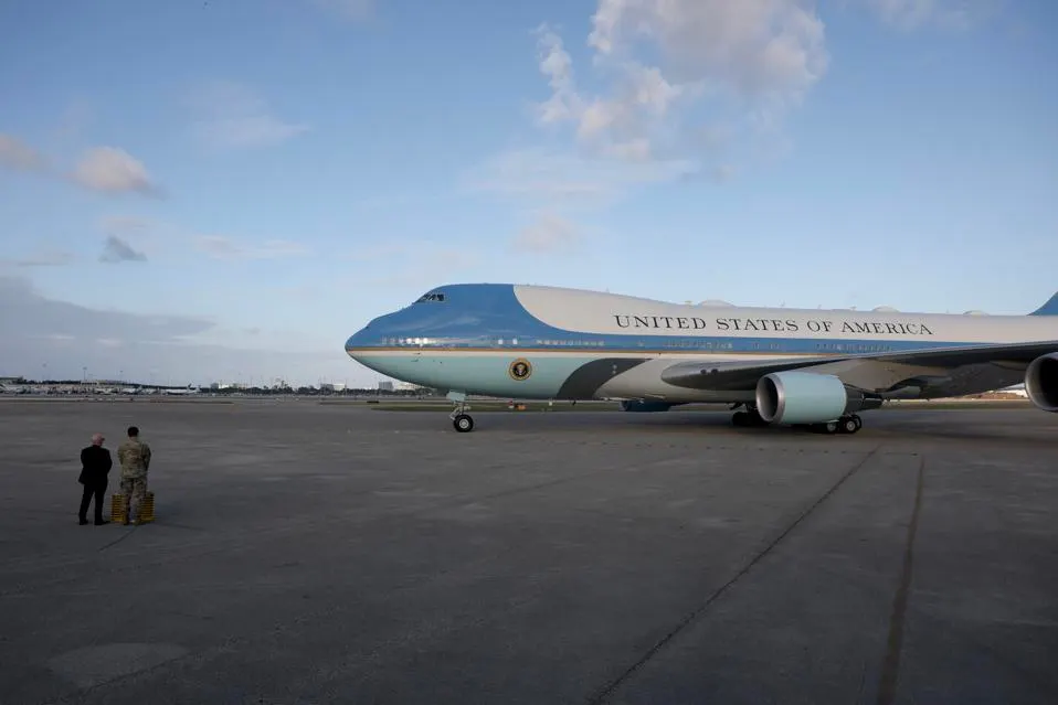 Organización Trump solicita marcas registradas para aeropuertos que aún no llevan su nombre