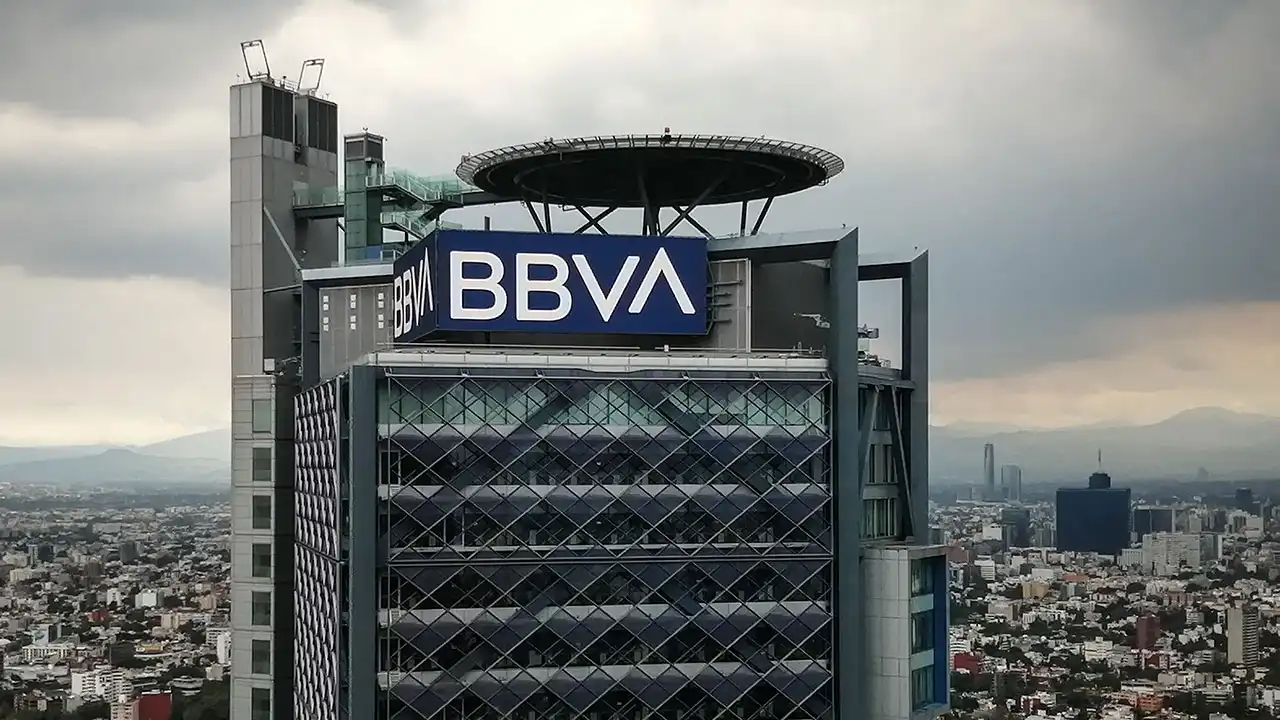 Banco BBVA ganó en México 5,264 millones de euros en 2025, un 3.4 % menos, por el tipo de cambio