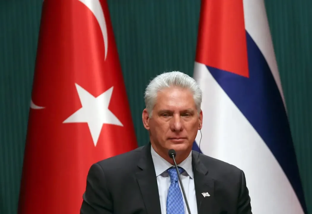 Cuba se abre al diálogo con EU, pero anuncia planes de emergencia y de defensa