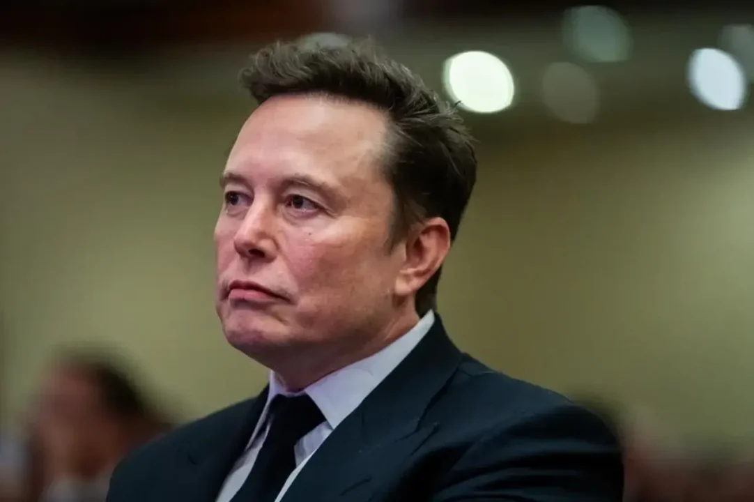 Nuevos archivos de Epstein revelan conexiones más poderosas: Musk y Zuckerberg aparecen en una foto cenando con él