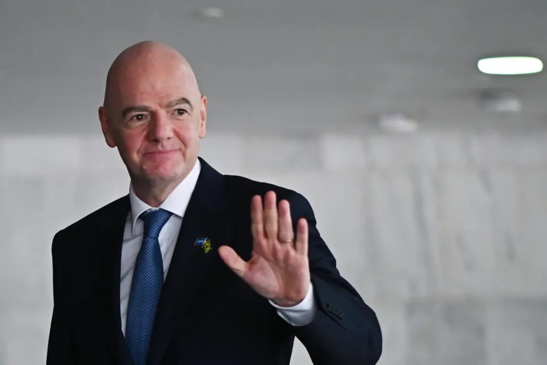 El presidente de la FIFA, Infantino, apoya levantar la prohibición a Rusia