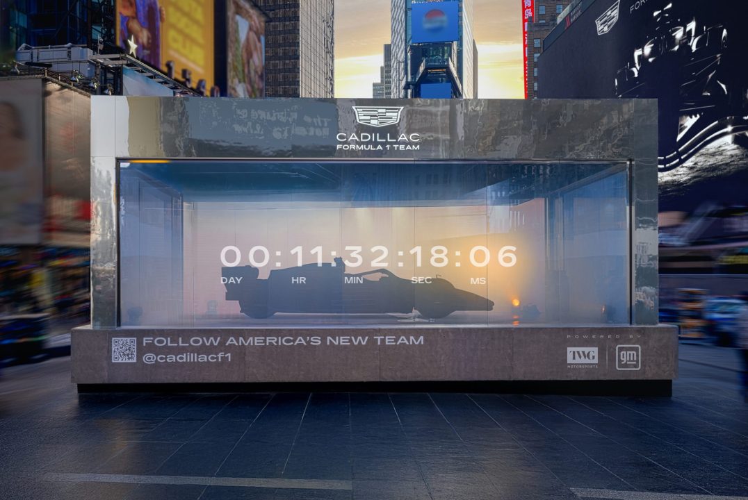 Cadillac, escudería de ‘Checo Pérez’, reveló su modelo para la temporada 2026 durante el Super Bowl