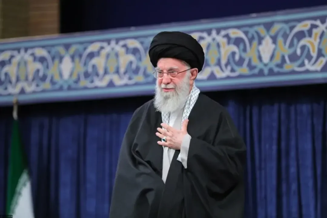 Israel dice que líder supremo iraní Ali Jamenei está muerto y que encontró su cuerpo; Teherán no puede confirmar si está vivo