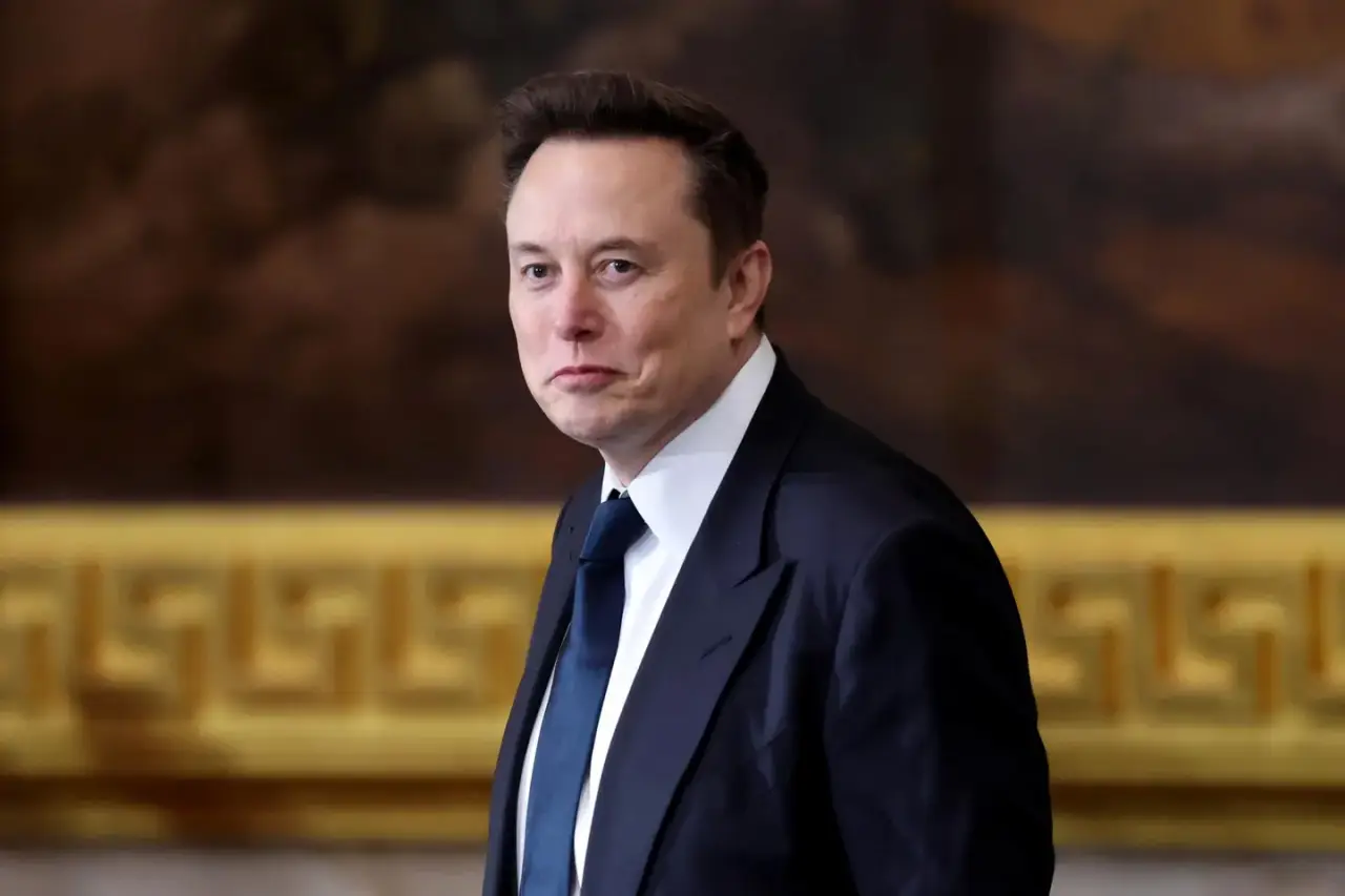 Elon Musk se convierte en la primera persona en la historia en tener un patrimonio de 800,000 mdd después de que SpaceX adquiriera xAI