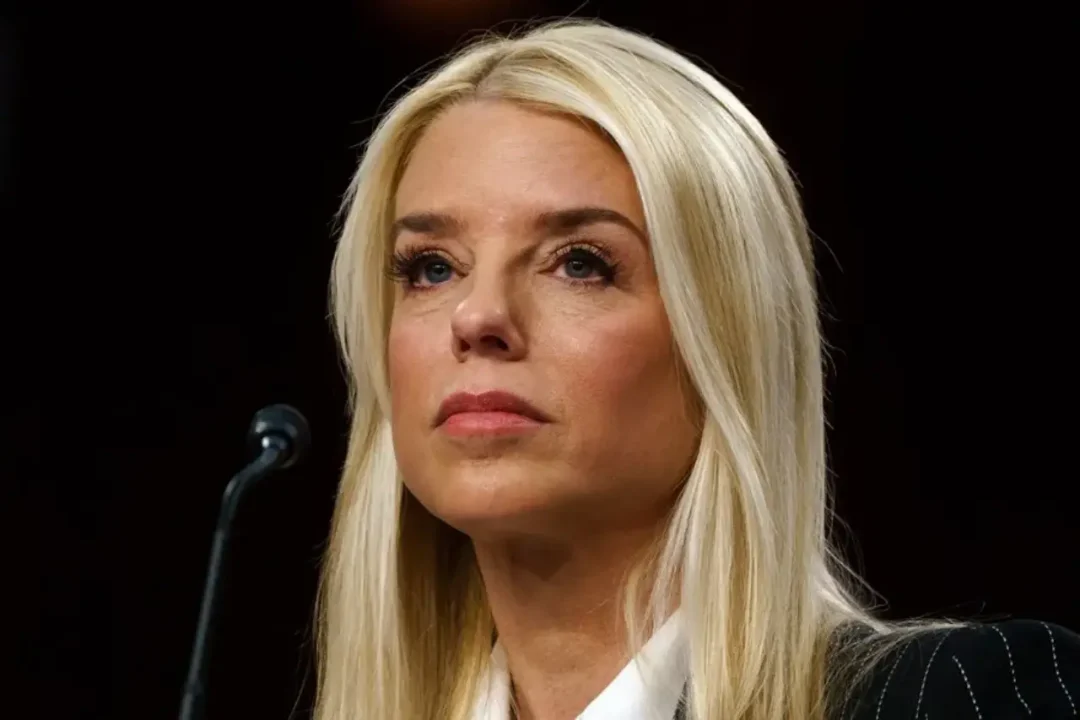 Legisladores estadounidenses acusan a Pam Bondi de ocultar nombres de allegados a Epstein