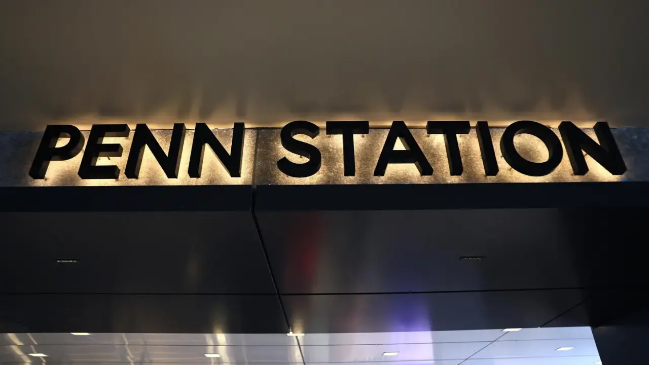 Los demócratas se oponen al supuesto intento de Trump de cambiar el nombre de Penn Station y el aeropuerto de Dulles a su nombre