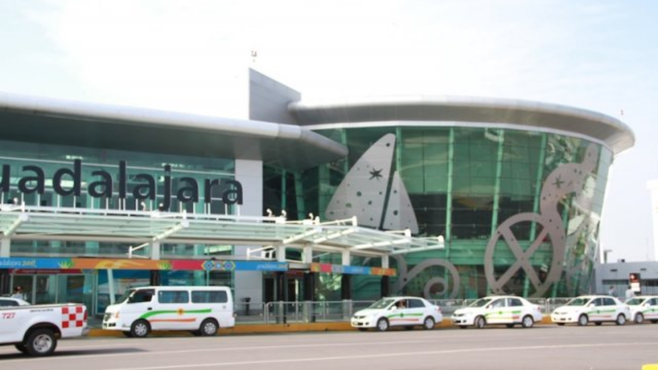 GAP anuncia inversión de 52,000 mdp