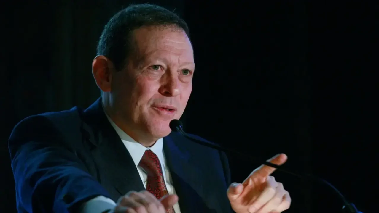 El multimillonario presidente de Hyatt Hotels, Tom Pritzker, se retira por su asociación con Epstein