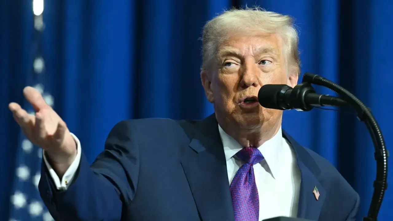 Trump quiere que los archivos sobre ovnis y extraterrestres sean públicos, pero ‘los archivos de Epstein no desaparecerán’, afirma Massie