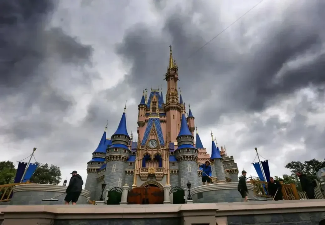 Los parques temáticos de Disney en EU esperan menos visitantes extranjeros