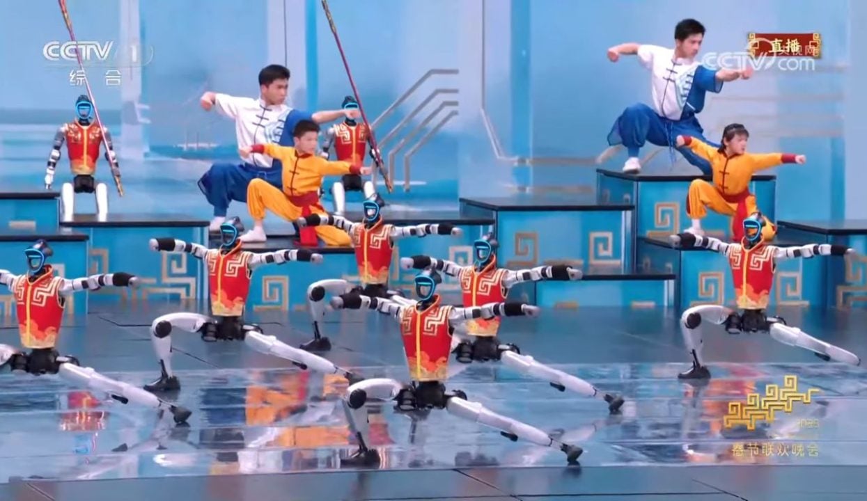 Robots humanoides de China acaparan la atención en el espectáculo del Año Nuevo Lunar