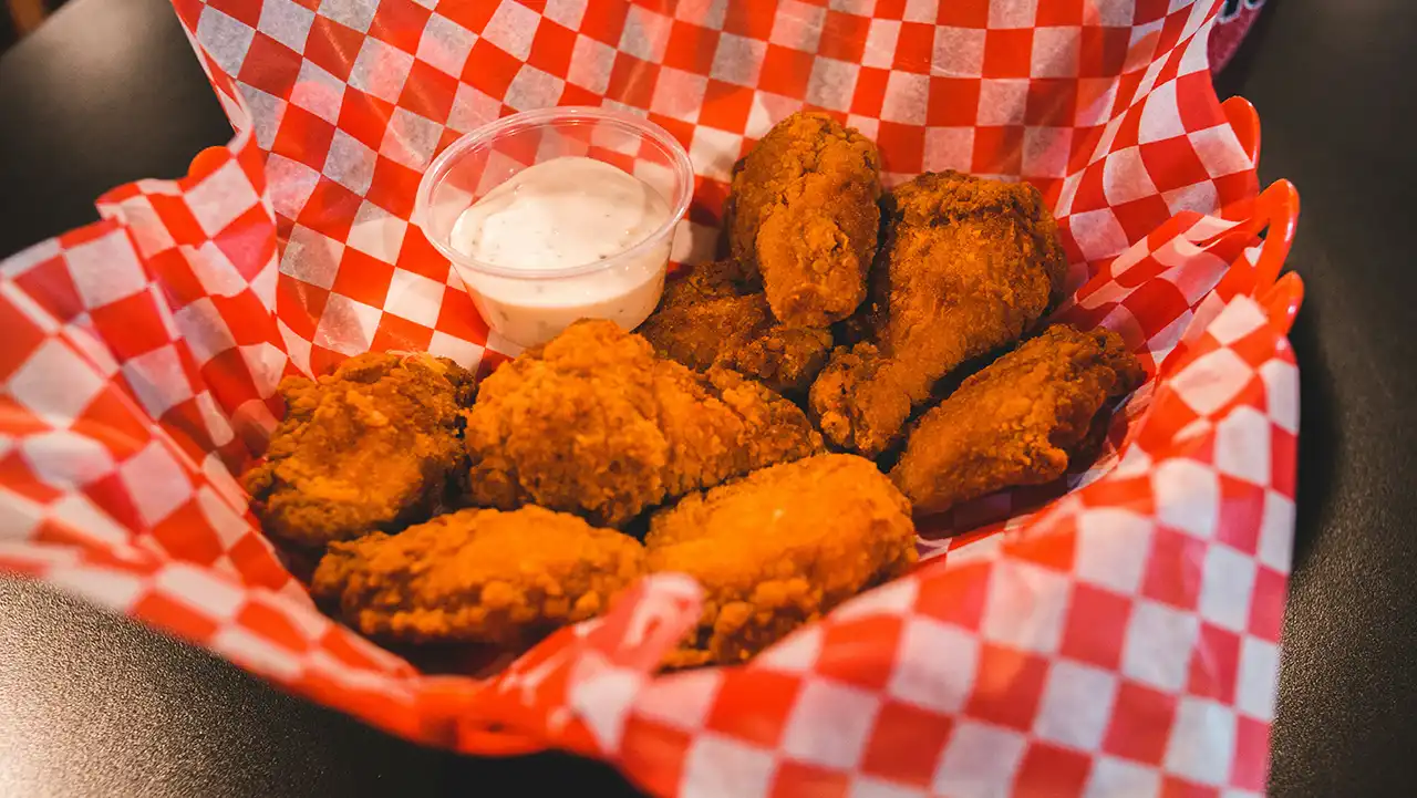 Los restaurantes de alitas, carne, bares y cantinas en México son los que más ganan con el Super Bowl