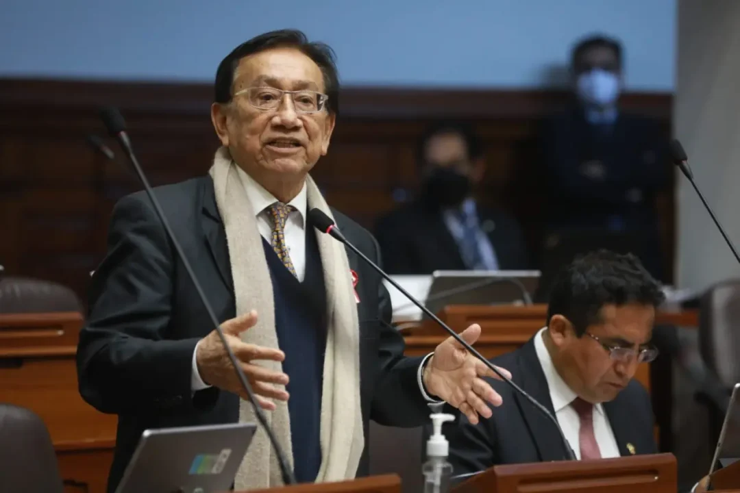 José María Balcázar Zelada asume la presidencia de Perú