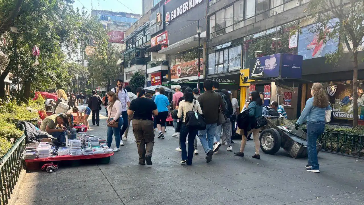 La entrega de programas sociales desalienta la búsqueda de empleo en México, asegura el sector privado