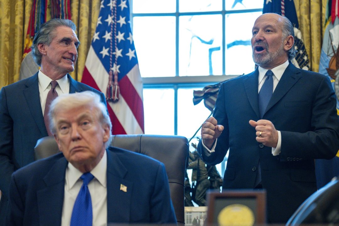 Secretario de Comercio de EU admite haber visitado la isla de Jeffrey Epstein