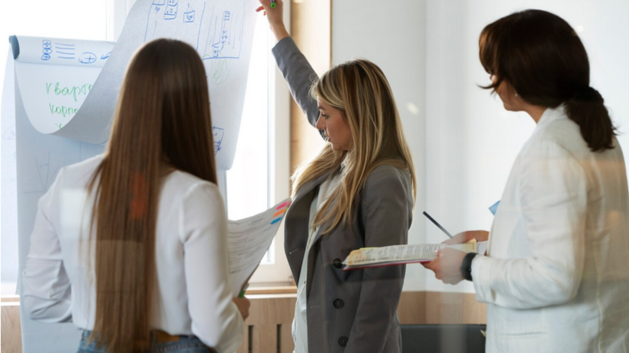 Fomentan formación especializada y participación femenina en asuntos públicos