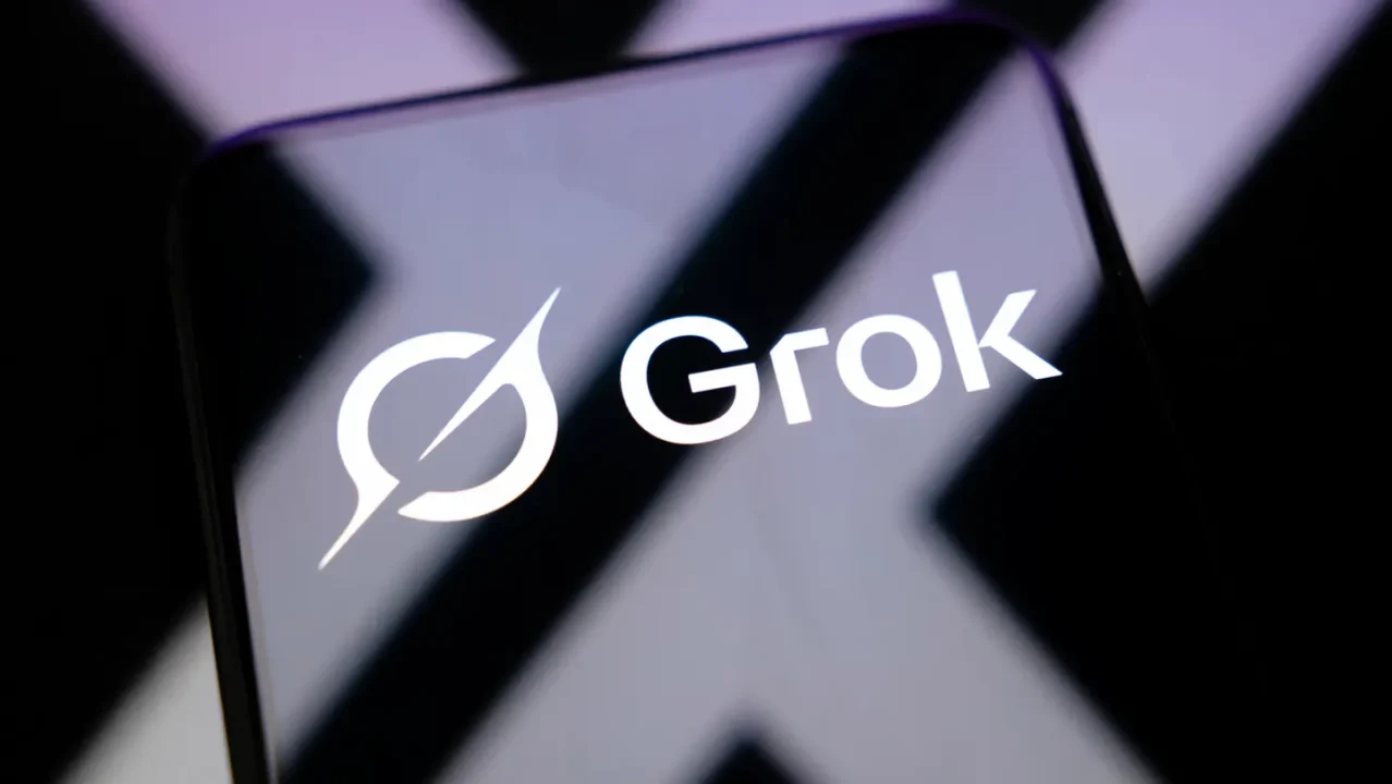 Grok de Elon Musk supera a DeepSeek y se convierte en el tercer chatbot de IA más grande