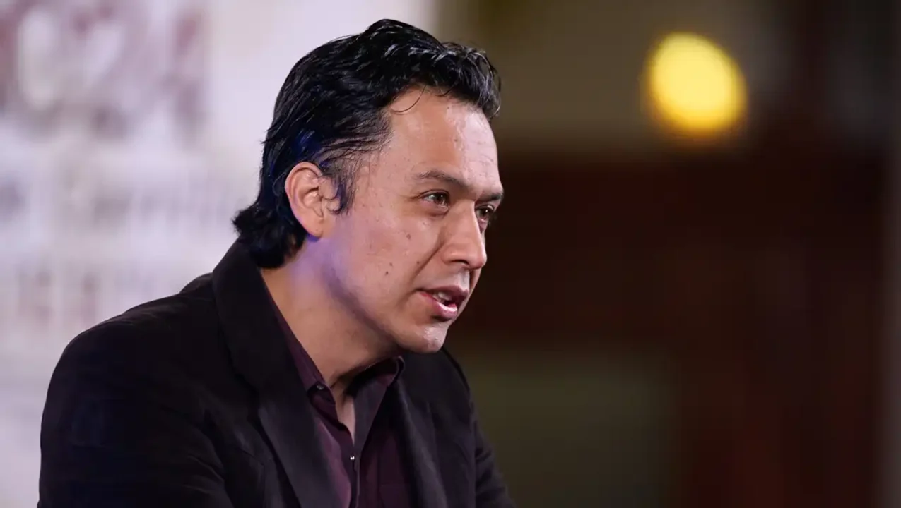 Marx Arriaga sale de la SEP tras cuatro días atrincherado