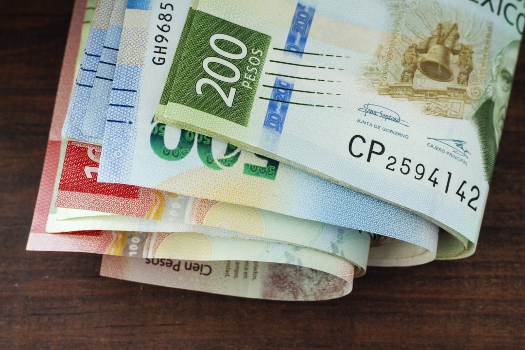 Peso se aprecia en la antesala de un fin de semana largo en EU