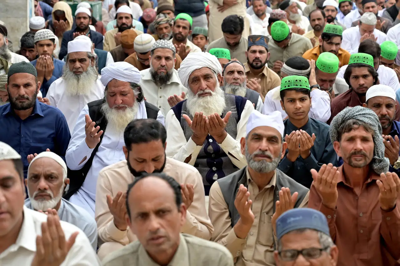 Los talibanes afganos están abiertos al diálogo tras bombardeos de Pakistán en Kabul y Kandahar