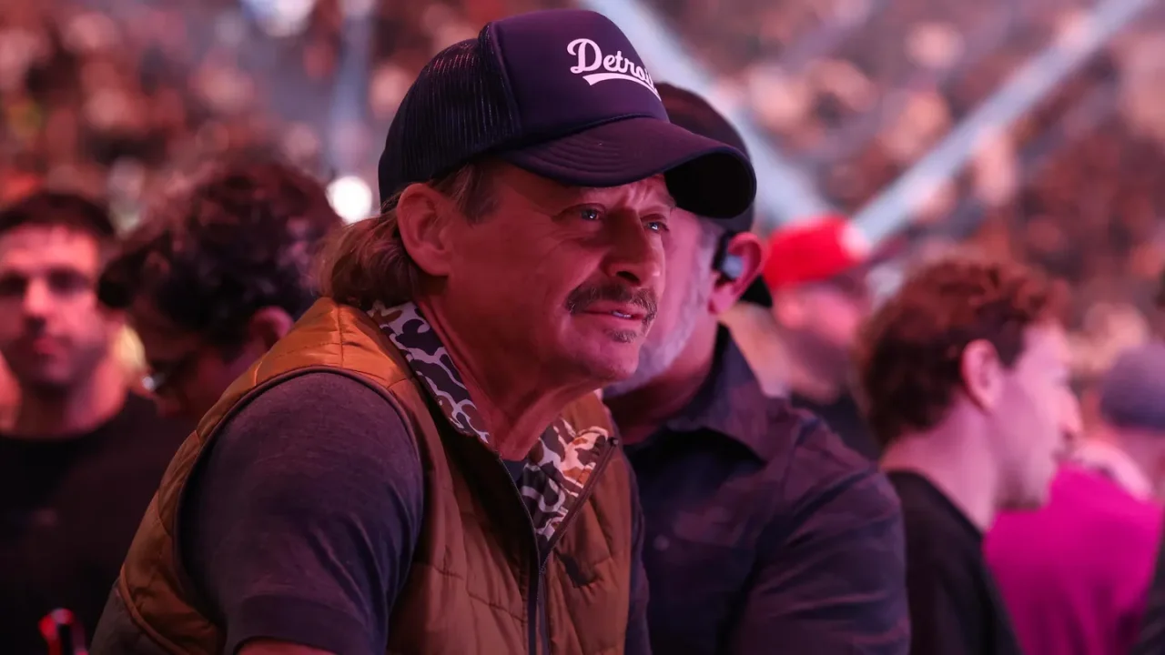 Ejército de EU suspende a la tripulación aérea que sobrevolaba helicópteros cerca de la casa de Kid Rock, según informe