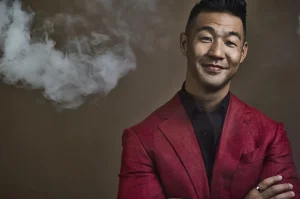 Grandes esperanzas: "Intento decir a la gente que no es una licencia para ganar dinero", dice Alex Kwon, CEO de Active, sobre el mercado legal del cannabis, "es una licencia para invertir dinero." Ethan Pines para Forbes vapeo