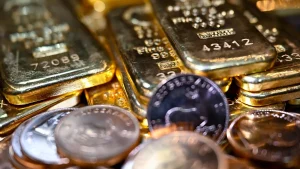 Los precios del oro y la plata cayeron a un mínimo de más de un mes el jueves. (Foto de Sven Hoppe/picture alliance vía Getty Images