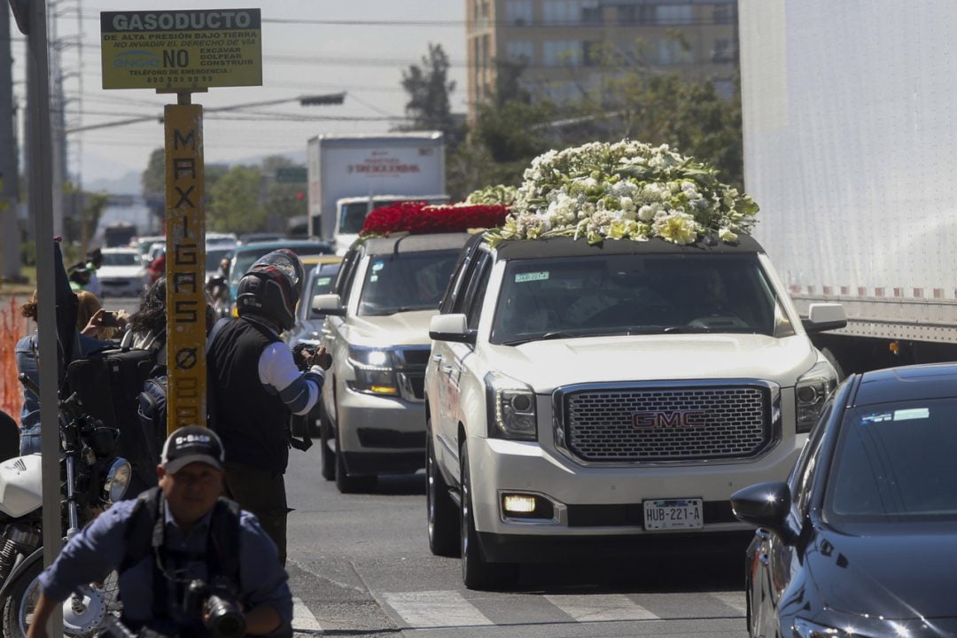 Entierran a ‘El Mencho’ en Zapopan con ataúd dorado y música regional