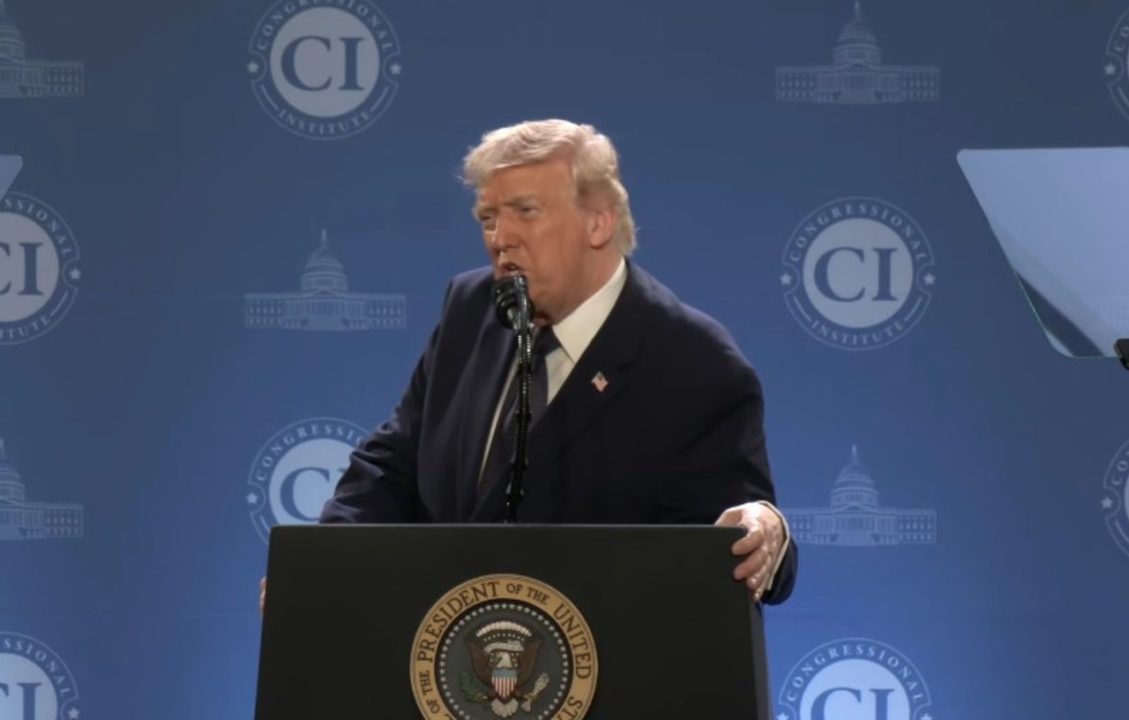Trump afirma que golpeará a Irán ‘muy duro’ tras suavizar las sanciones al petróleo ruso