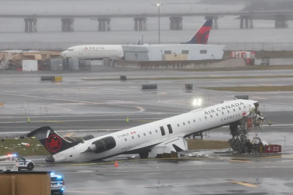 Dos personas murieron tras accidente en el aeropuerto LaGuardia
